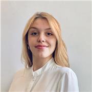 Diplômée d'un Master et bilingue en anglais, donne des cours de soutien scolaire primaire/collège et d'anglais enfants/adultes.